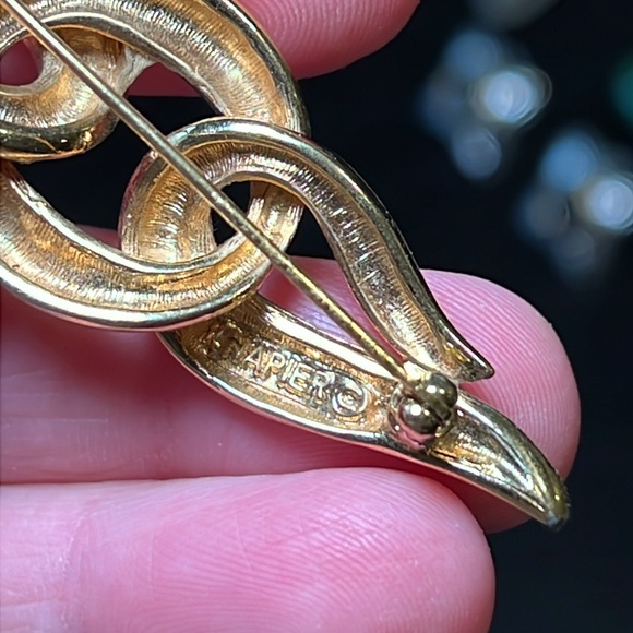 Vintage to modern estate jewelry lot - earrings, bracelets, brooches/pins - Picture 5 of 15